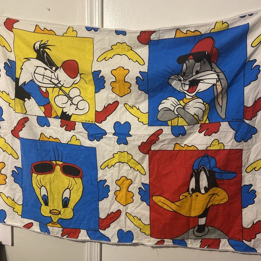 Warner Bros. LOONEY TUNES 1994  Bugs Tweety  Daffy Sylvester Fabric 46x43” Panel